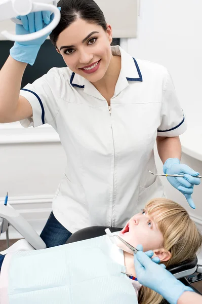 Cute girl undergoing dental treatment — Stock Photo, Image