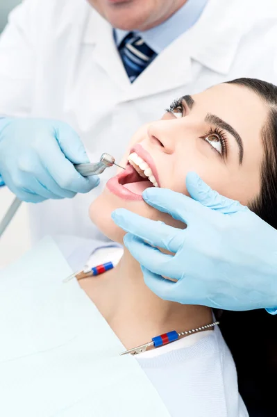 Female patient open her mouth — Stock Photo, Image