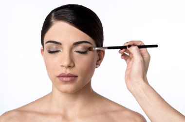 Kadına uygulanan gölge toz