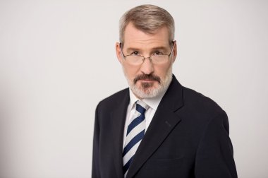 yakışıklı üst düzey iş adamı