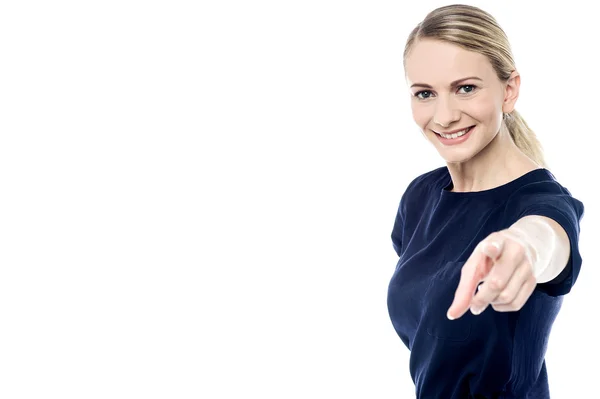 Woman pointing towards camera — Stock Photo, Image