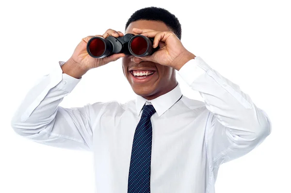 Businessman looking through binoculars — Stock Photo, Image