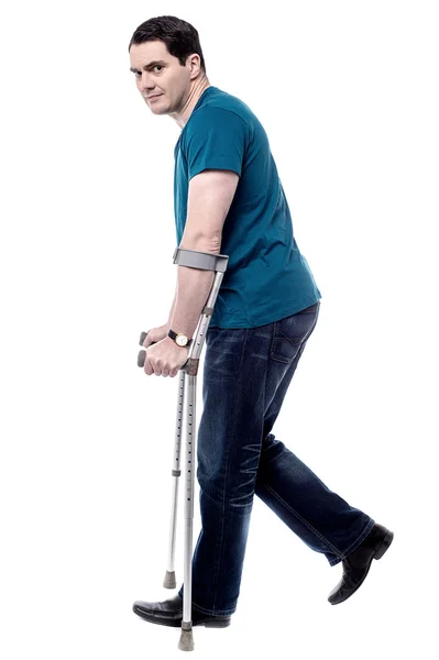 Man walking with crutches — Stock Photo, Image