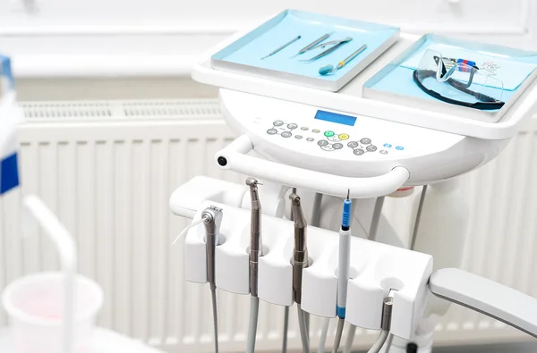 Оборудование для стоматологической помощи — стоковое фото