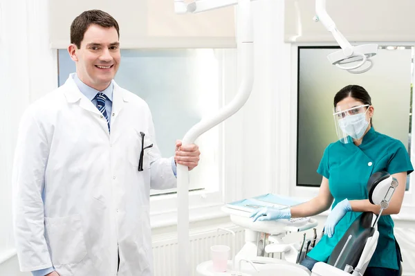 Male dentist and his female assistant — Stock Photo, Image