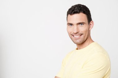 Kendine güvenen orta yaşlı adam