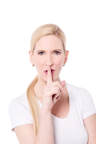 Woman keeping finger on her lips — Stock Photo, Image