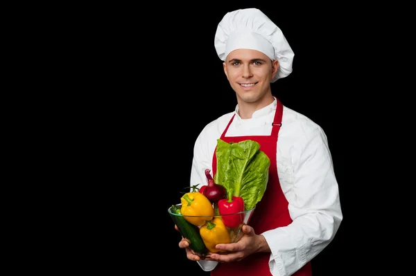Szef kuchni trzymając miski warzywa — Zdjęcie stockowe