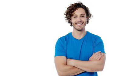 adam katlanmış silah ile poz