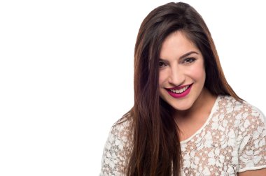 Memnuniyet gülümseme ile güzel kadın