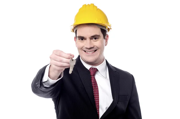 Engineer giving new house key — Stock Photo, Image