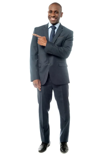 Businessman pointing to copy space — Stock Photo, Image