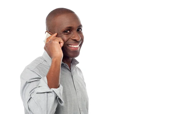 Man talking on cell phone — Stock Photo, Image