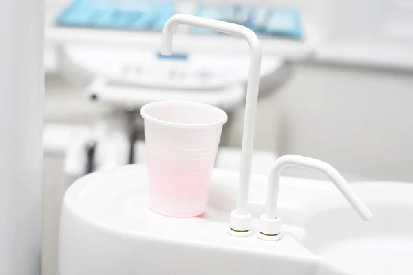 Cup of water in dental clinic — Zdjęcie stockowe