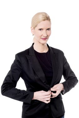 Onun ceketi kadar işkadını düğmeleri