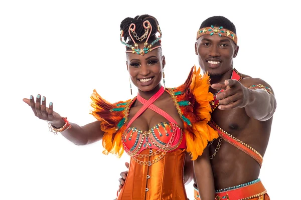 Dançarinos de samba posando juntos — Fotografia de Stock
