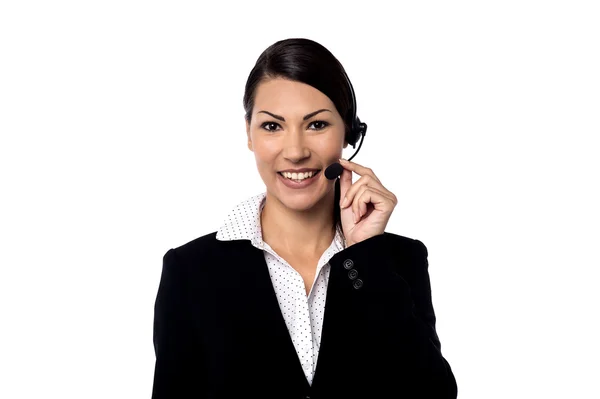 Personal de apoyo femenino con auriculares — Foto de Stock