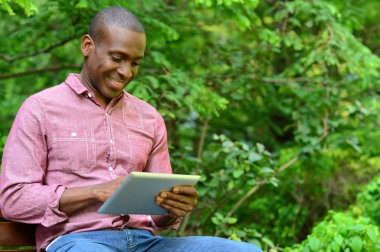 adam onun tablet PC'yi kullanma