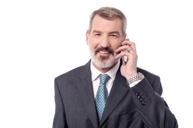 Cep telefonu kullanan iş adamı