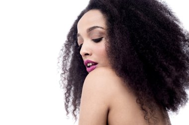 üstsüz Afrikalı kadın