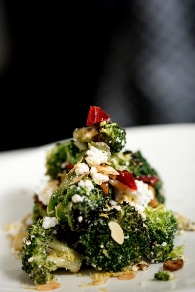 Broccoli salad with feta cheese — Stock Photo, Image