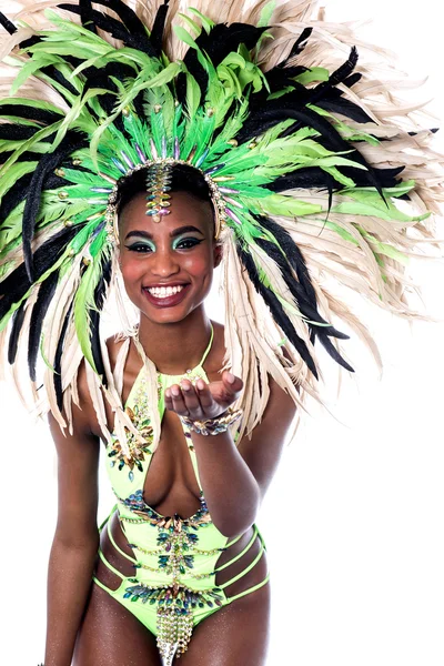 Bailarina de samba femenina disfrazada de carnaval — Foto de Stock