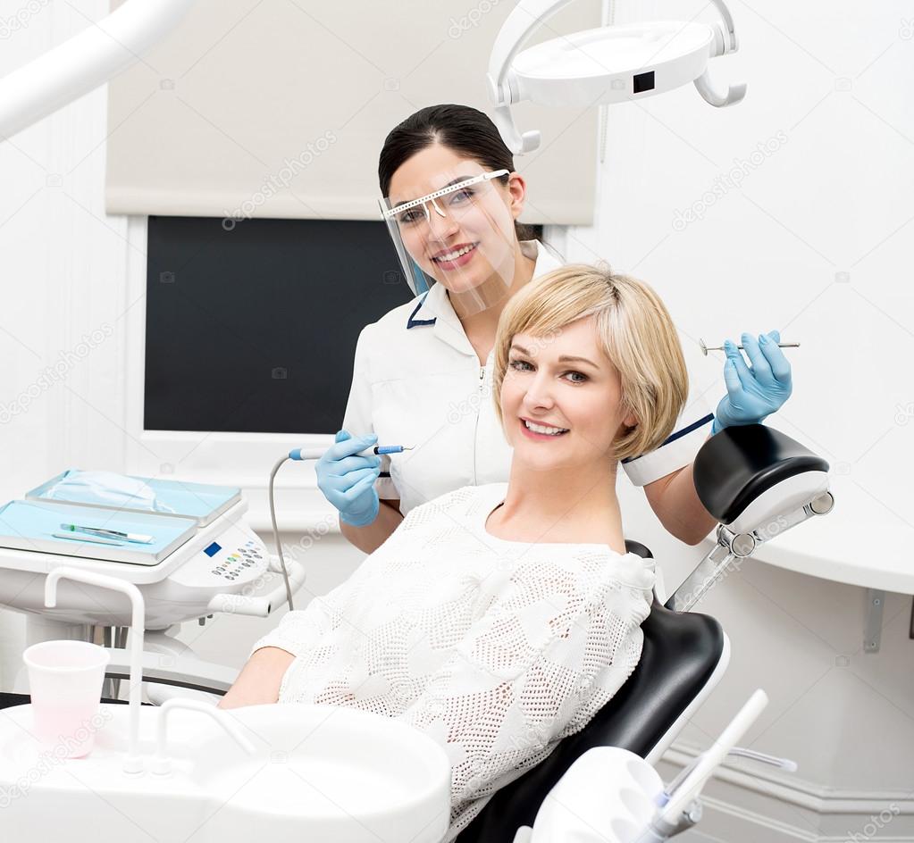 Dentiste Et Patiente Image Libre De Droit Par Stockyimages C