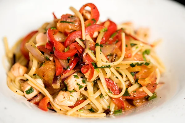 Kryddig spagetti med köttfärs — Stockfoto