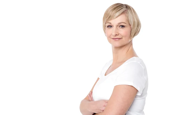 Woman with arms crossed — Stock Photo, Image