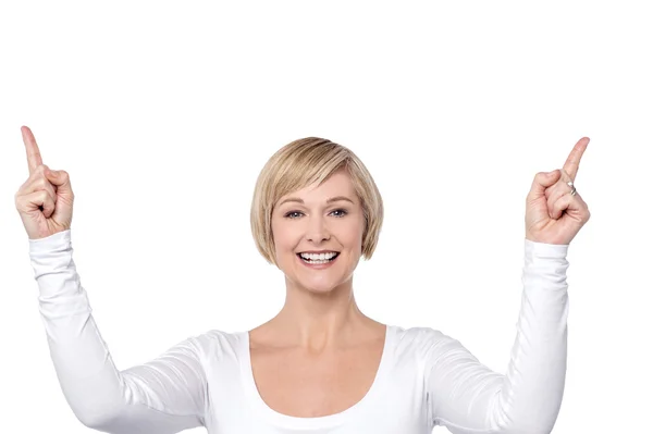 Woman pointing upwards — Stock Photo, Image