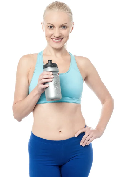 Sportieve vrouw met een sipper fles — Stockfoto