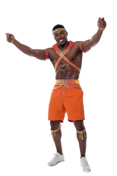 Unga manliga samba dansare i karneval kostym — Stockfoto