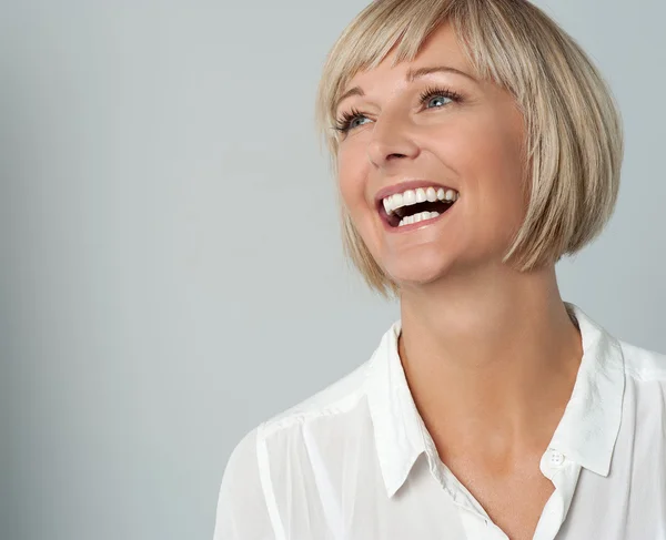 Schöne Dame brach in Gelächter aus — Stockfoto