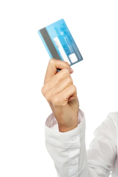 Mano de una mujer mostrando tarjeta de crédito — Foto de Stock