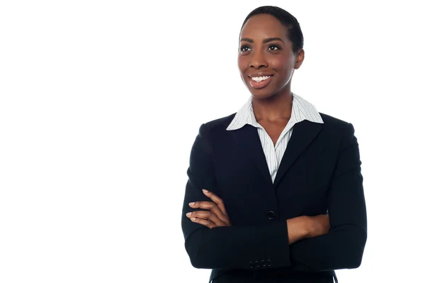 Businesswoman posing with folded arms — Stock Photo, Image