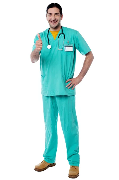 Médico mostrando polegar acima gesto — Fotografia de Stock