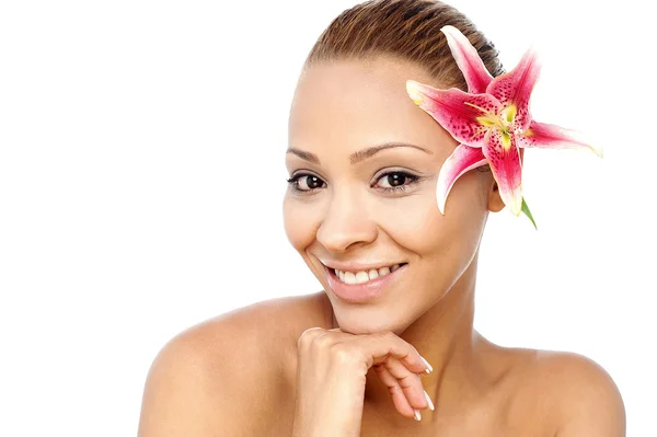 Woman lily flower in hair — Stock Photo, Image