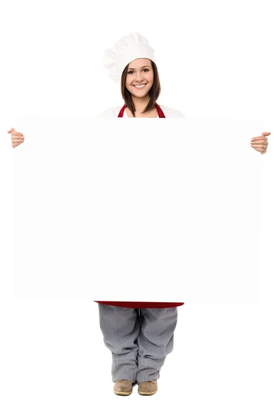 Female chef holding whiteboard — Stock Photo, Image