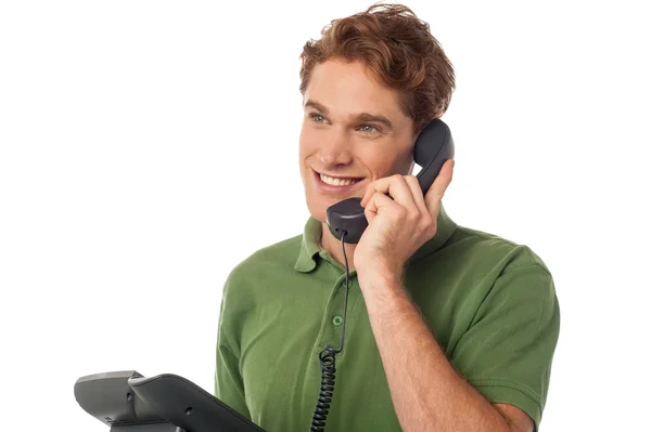Kerel praten op telefoon — Stockfoto