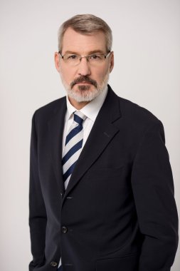 Şirket CEO'su güvenle tarzda poz