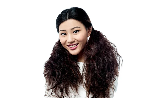 Söta leende kinesisk flicka — Stockfoto