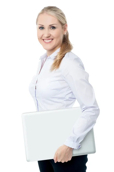 Smiling young corporate woman with laptop — Stock Photo, Image