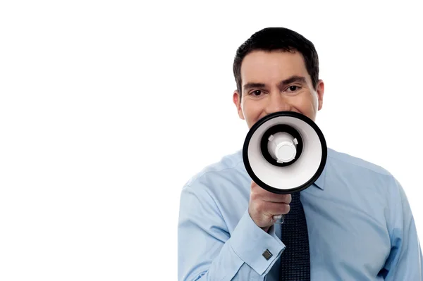 Empresário segurando um megafone — Fotografia de Stock