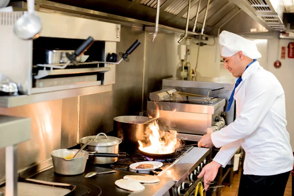 Chef frying a dish — Stock Photo, Image