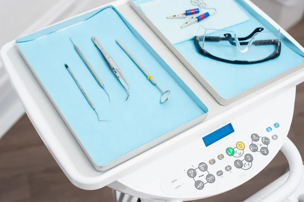 Medische apparatuur bij tandheelkundige kliniek — Stockfoto