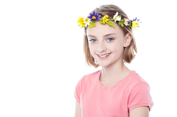 Charming girl posing with head wreath — Stock Photo, Image