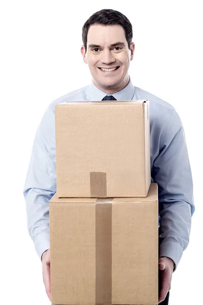 Mužské výkonný drží kartonové krabice — Stock fotografie