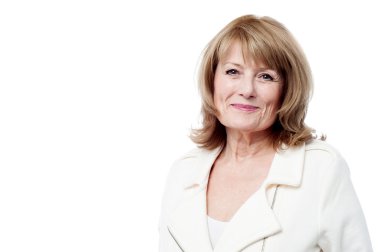 gülümseyen güzel yaşlı bir kadın