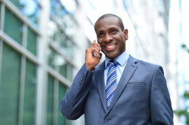 İşadamı var telefon görüşmesi