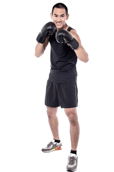 Joven boxeador en guardia — Foto de Stock